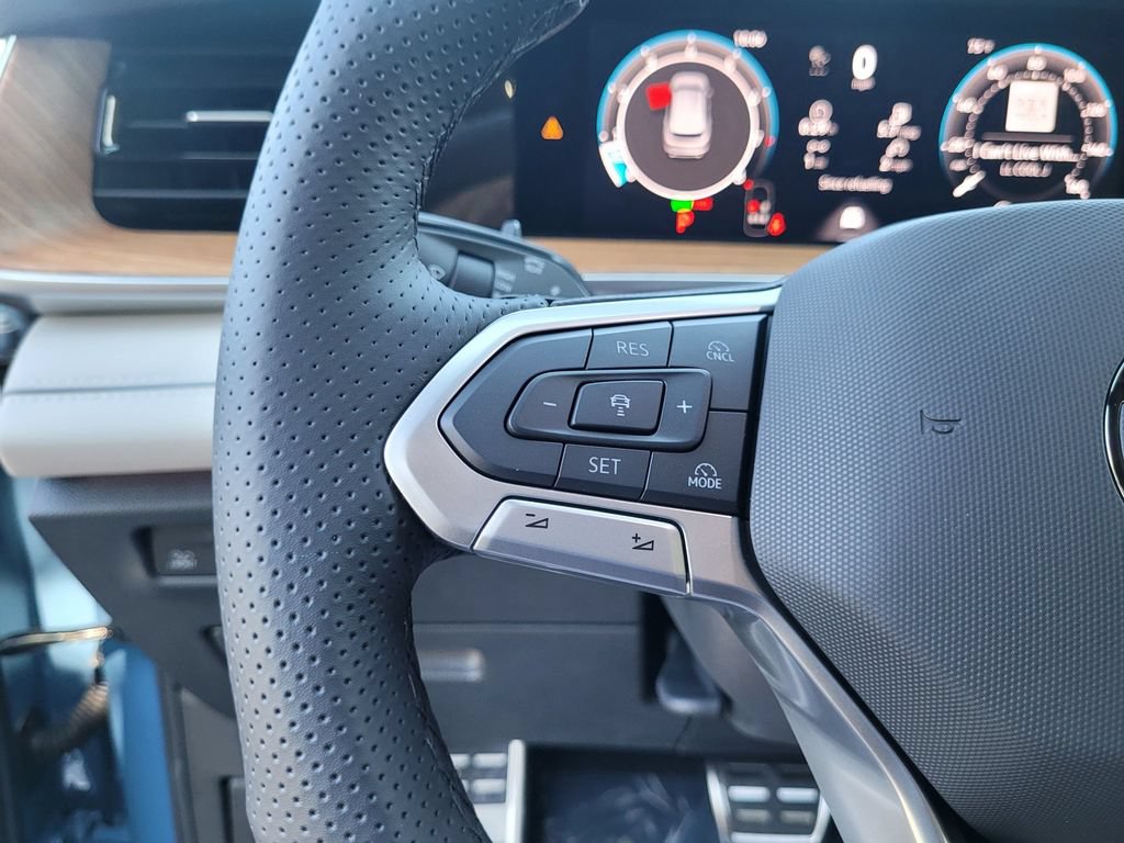 New 2026 Volkswagen Tiguan SEL R-Line AWD/4WD image 21
