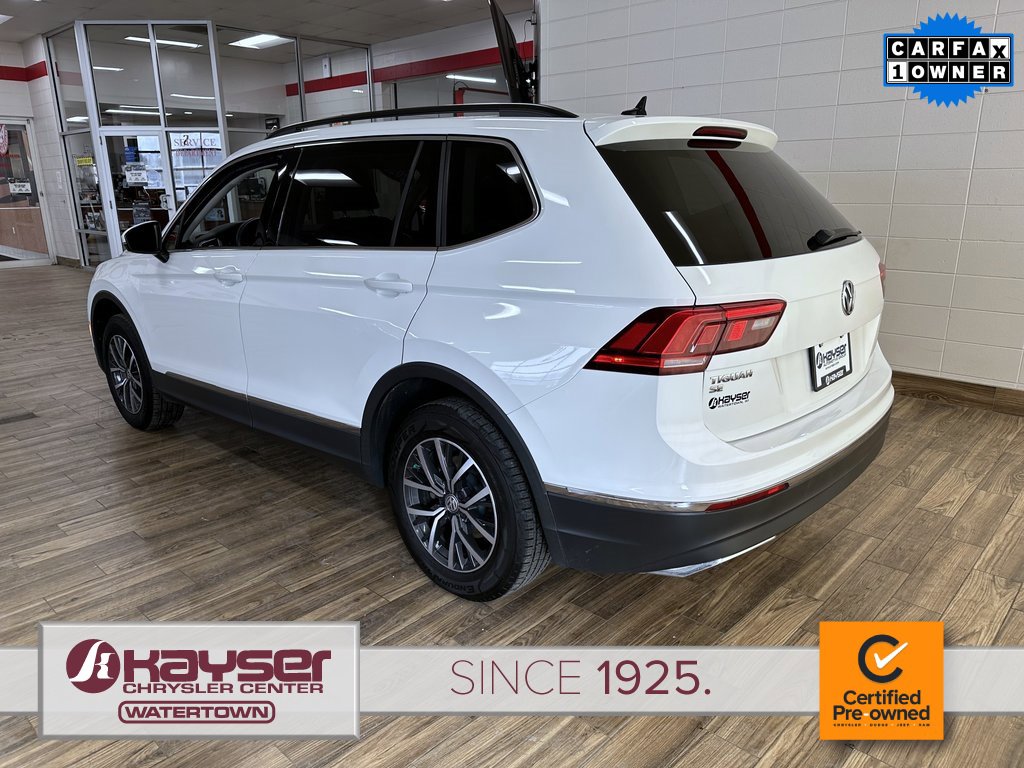 Used 2020 Volkswagen Tiguan SE w/ Panoramic Sunroof Package image 3
