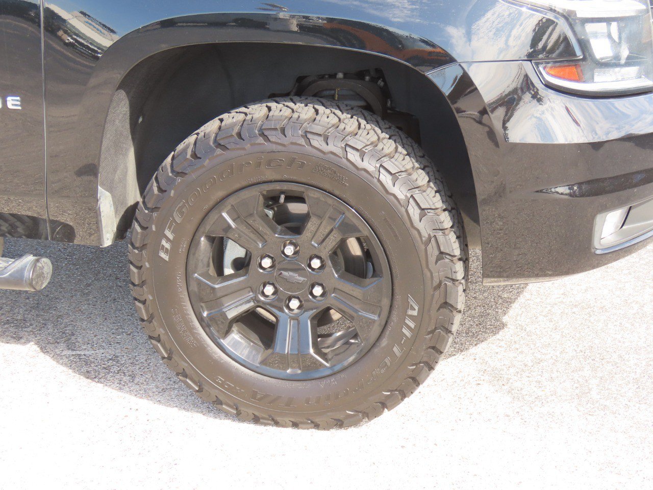 Used 2018 Chevrolet Tahoe LT w/ Z71 Midnight Edition AWD/4WD image 9