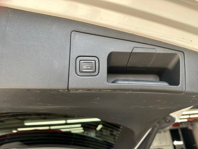 Used 2019 Cadillac XT5 FWD image 19