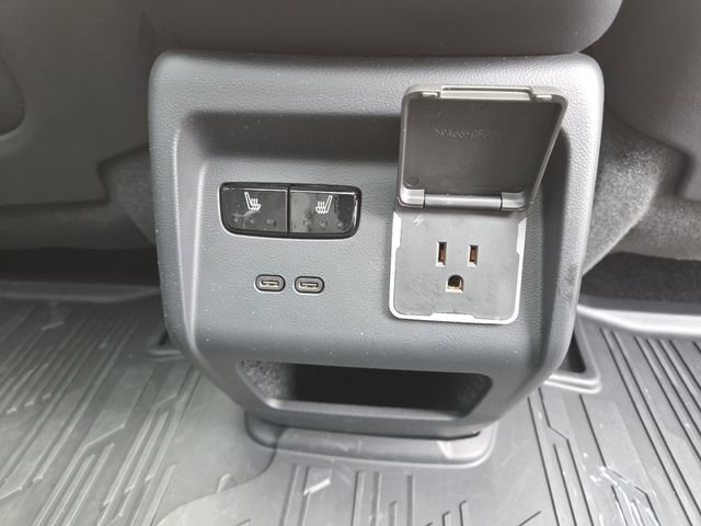 Used 2025 Cadillac Optiq Luxury 2 w/ LPO, Floor Liner Package AWD/4WD image 15