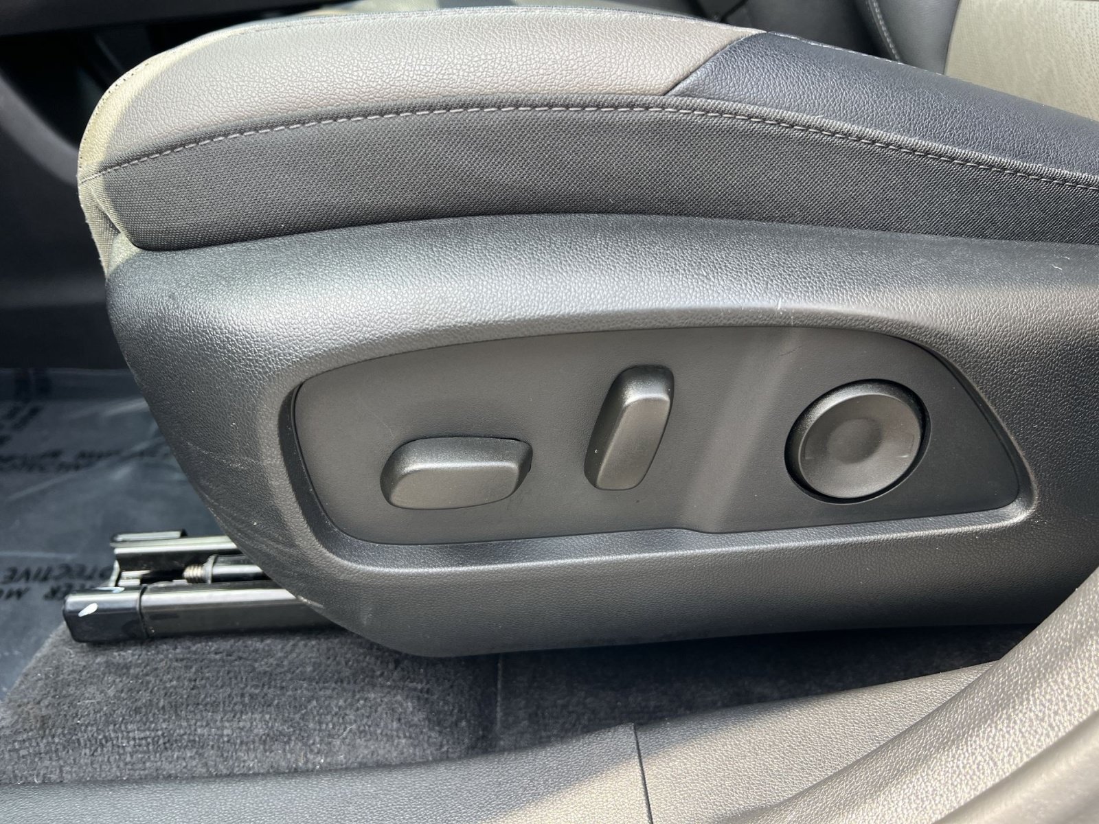 Used 2025 Chevrolet Equinox LT w/ Convenience Package II FWD image 22