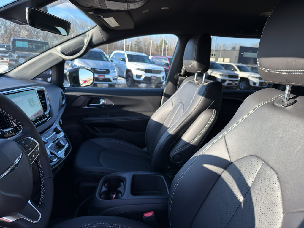 New 2026 Chrysler Voyager LX FWD image 25