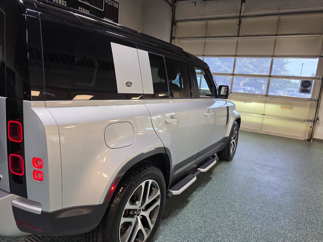 Used 2020 Land Rover Defender 110 HSE AWD/4WD image 7