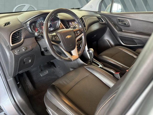 Used 2020 Chevrolet Trax LT w/ LT Convenience Package AWD/4WD image 10