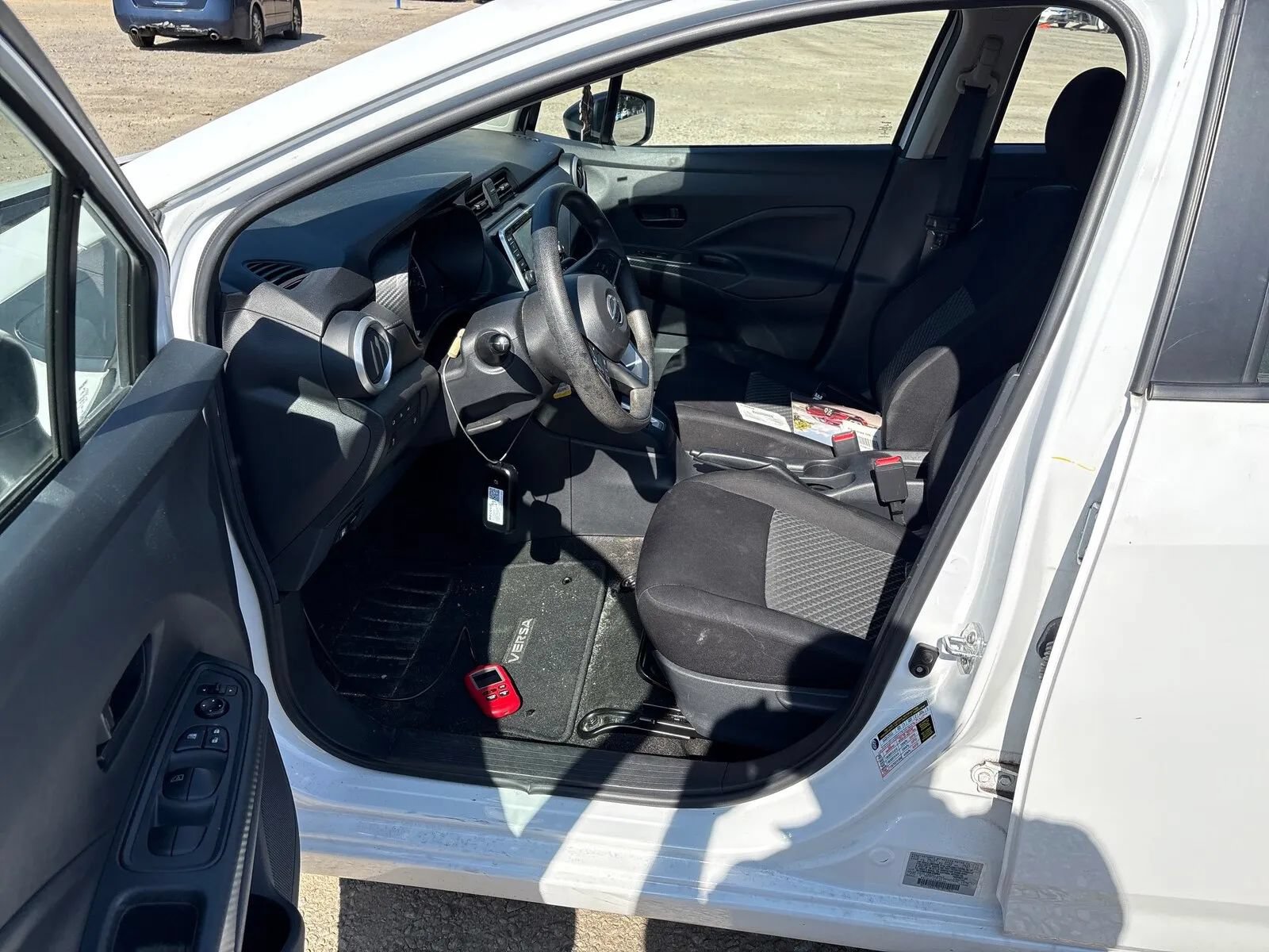 Used 2022 Nissan Versa S FWD image 3