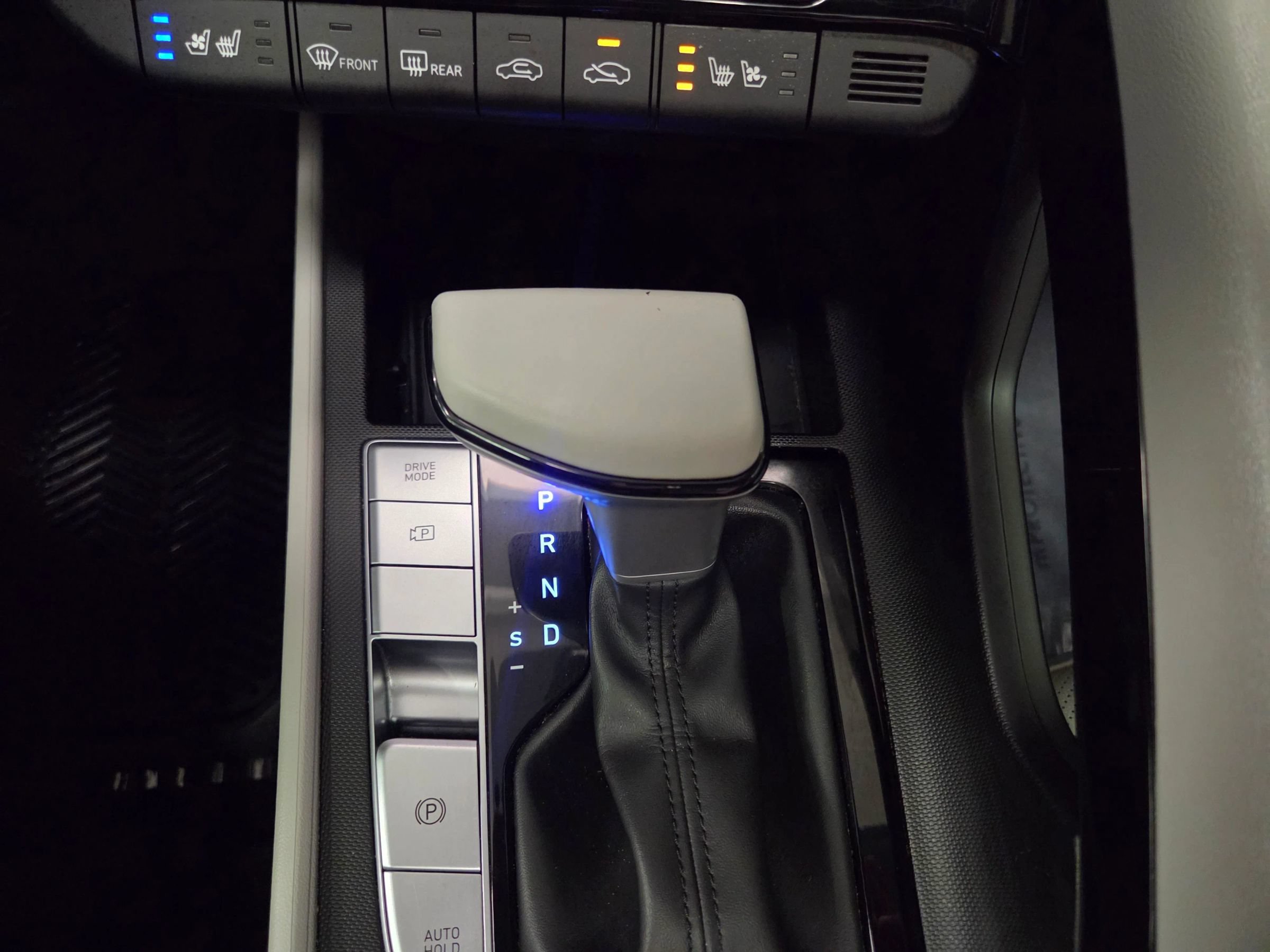 Used 2023 Hyundai Elantra Limited FWD image 25