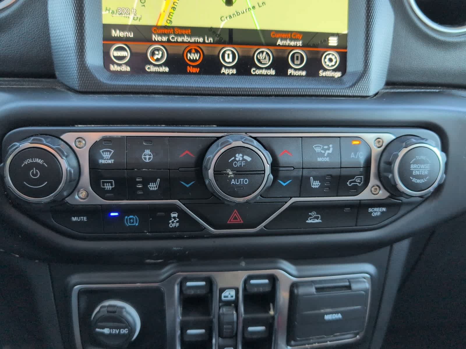 Used 2023 Jeep Wrangler Unlimited Sahara w/ Cold Weather Group AWD/4WD image 30