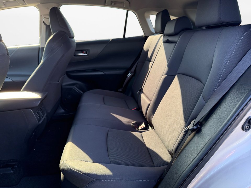 Used 2022 Toyota Venza LE image 16