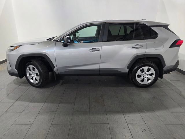 Used 2025 Toyota RAV4 LE AWD/4WD image 2