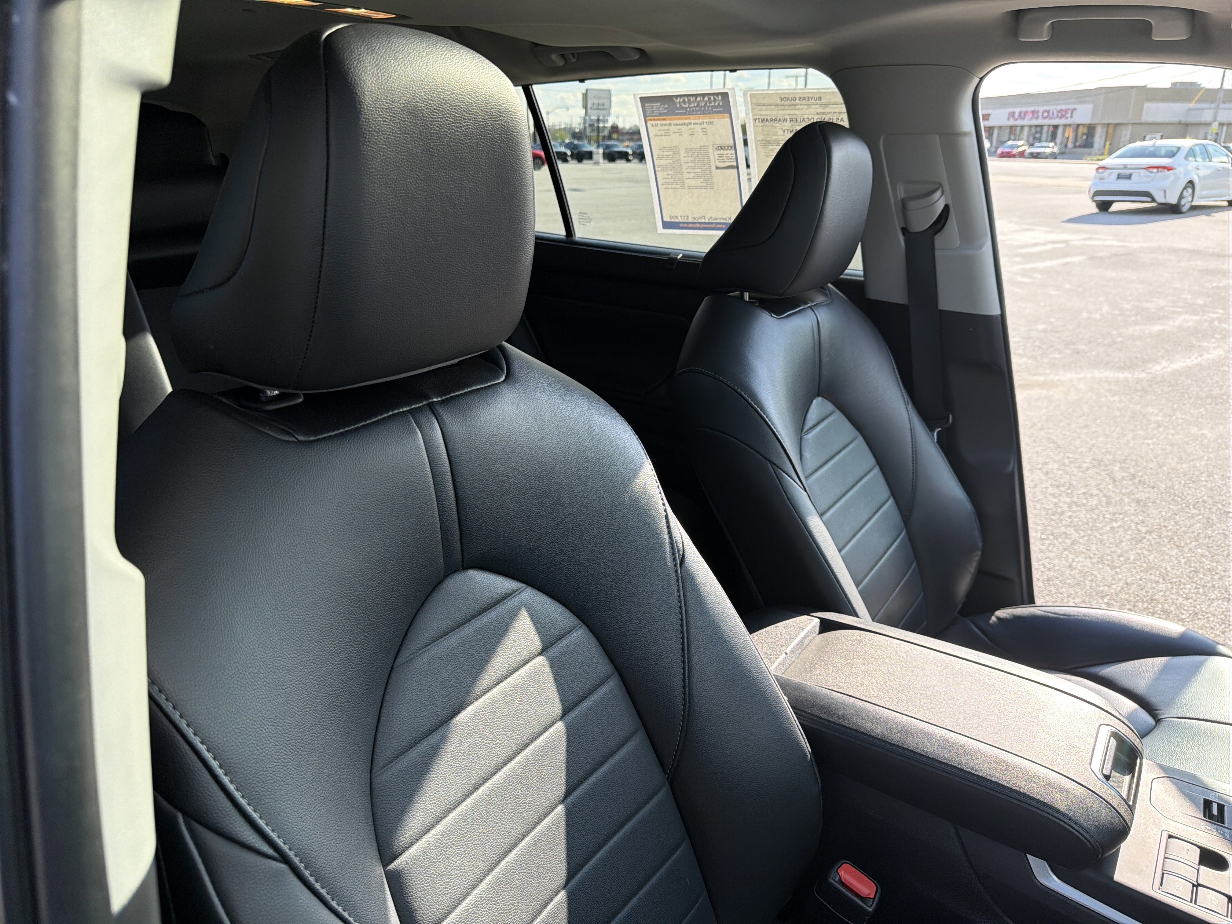 Used 2023 Toyota Highlander XLE AWD/4WD image 84