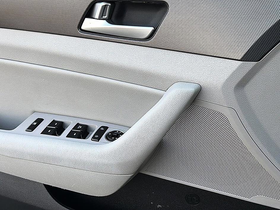 Used 2017 Hyundai Sonata Sport w/ Value Edition Package 02 image 19