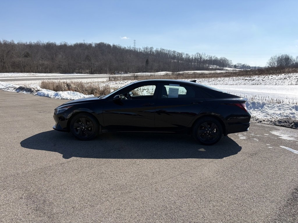 Used 2023 Hyundai Elantra SEL image 2