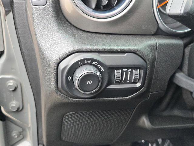 Used 2018 Jeep Wrangler Unlimited Sahara AWD/4WD image 33