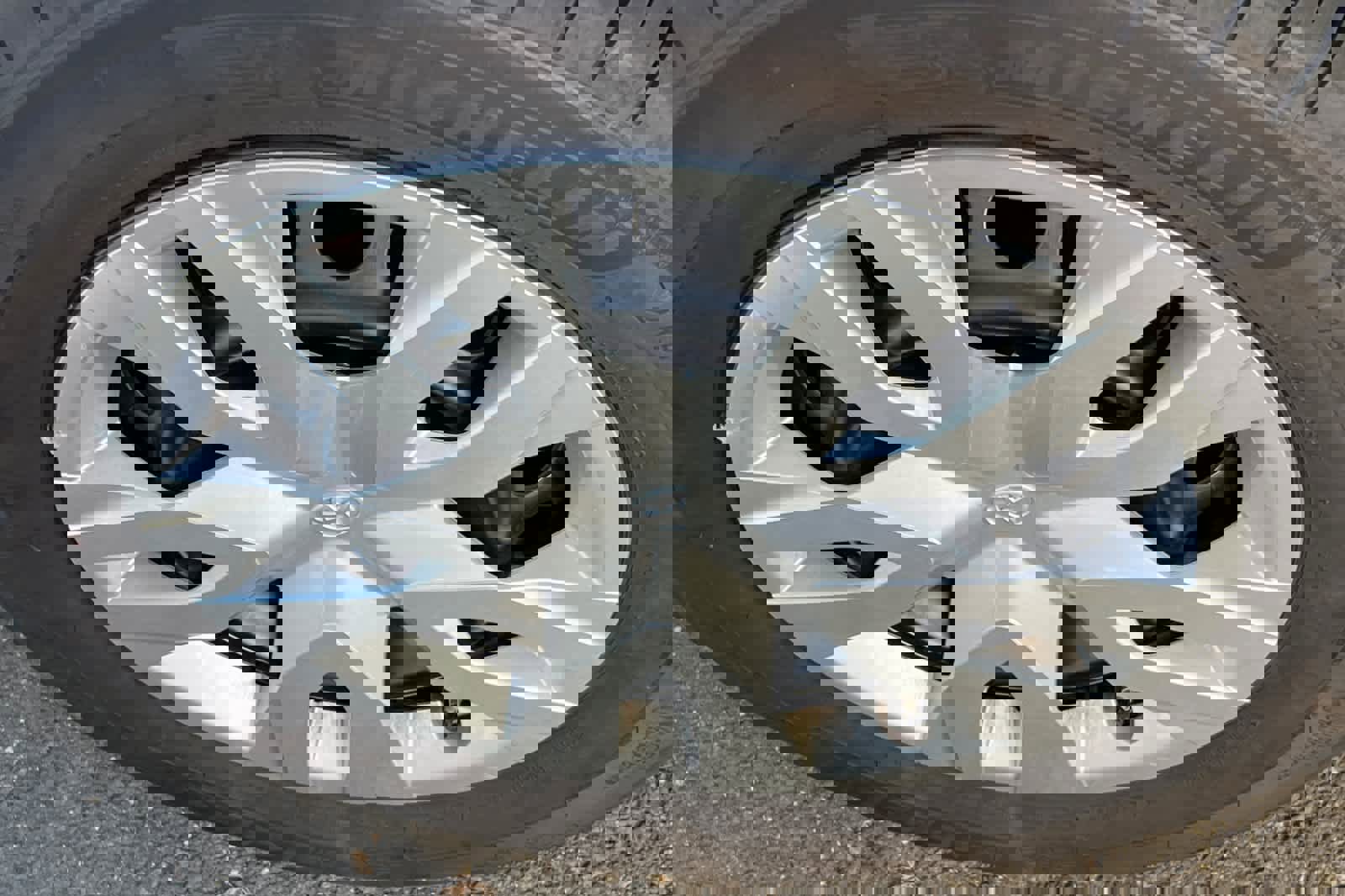 Certified 2024 Toyota Corolla Cross L image 10