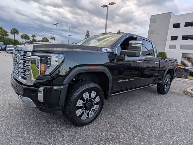 Used 2024 GMC Sierra 2500 Denali w/ Denali Reserve Package AWD/4WD image 3