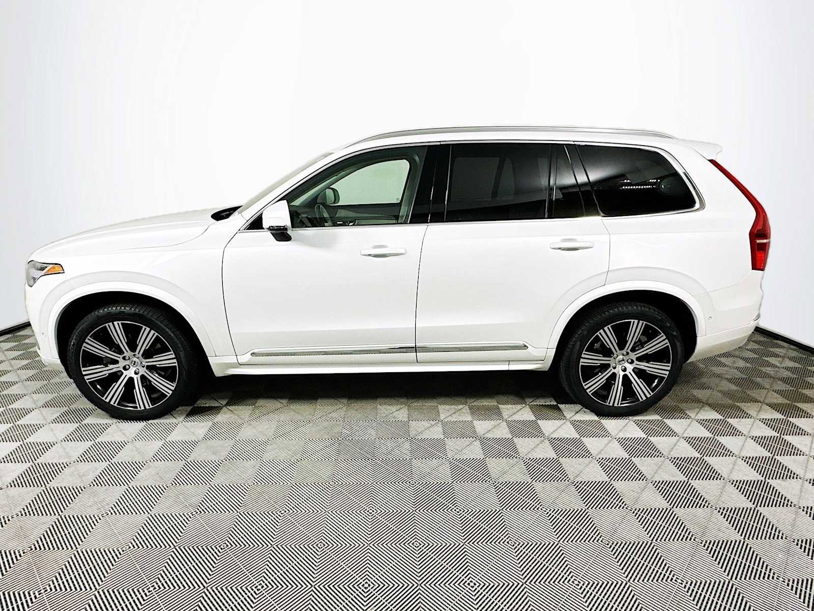 Certified 2024 Volvo XC90 B6 Ultimate image 4
