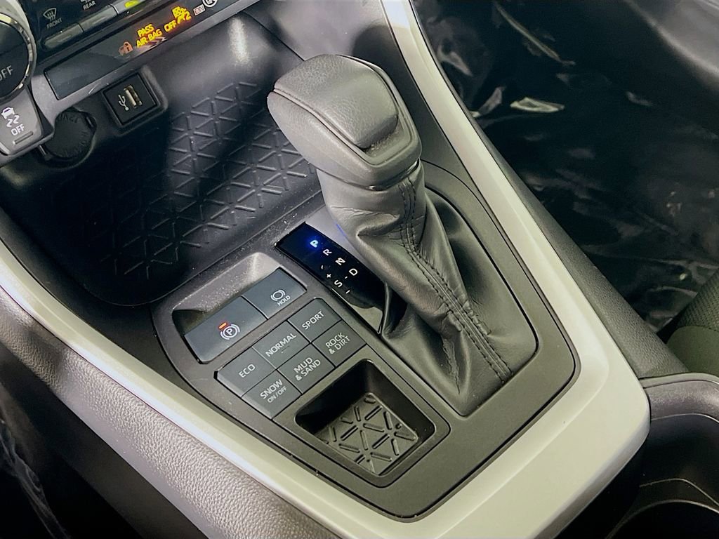 Certified 2025 Toyota RAV4 XLE AWD/4WD image 16