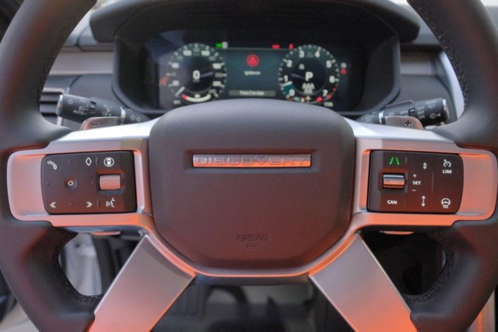 New 2025 Land Rover Discovery Dynamic SE image 26