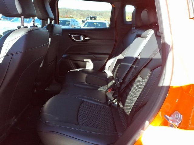 New 2026 Jeep Compass Latitude image 9