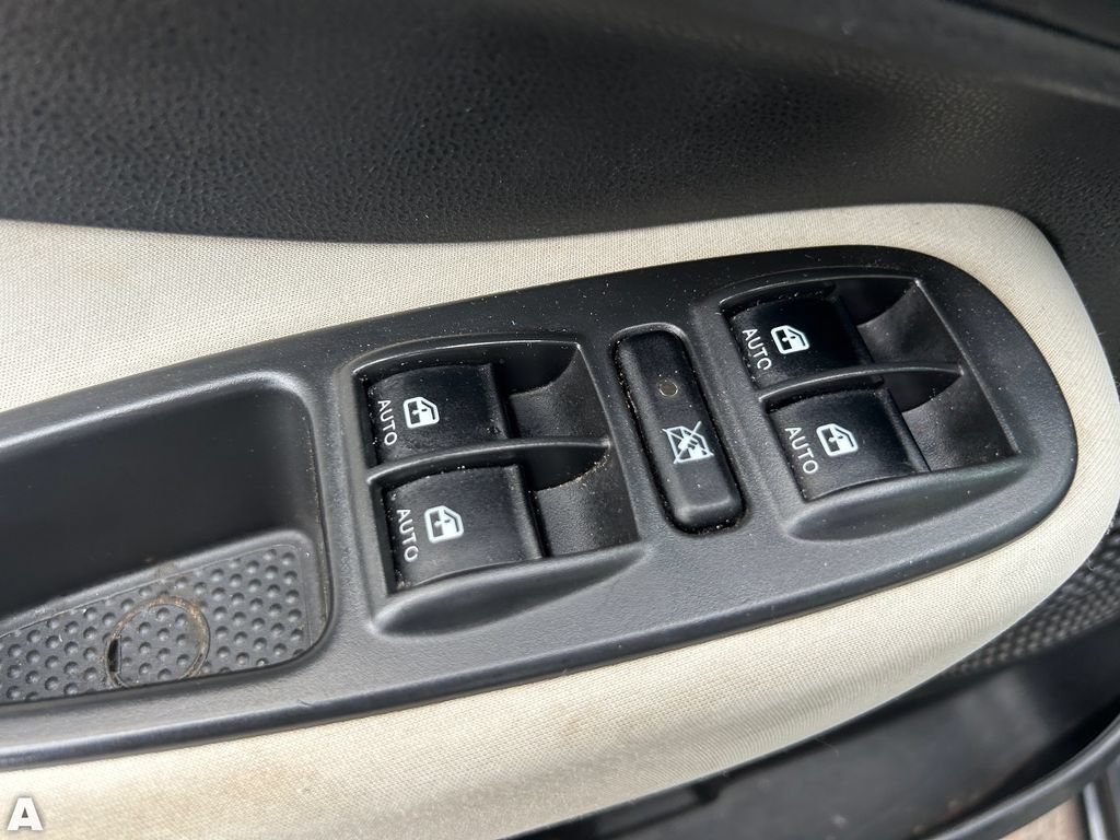 Used 2014 FIAT 500L Easy FWD image 9