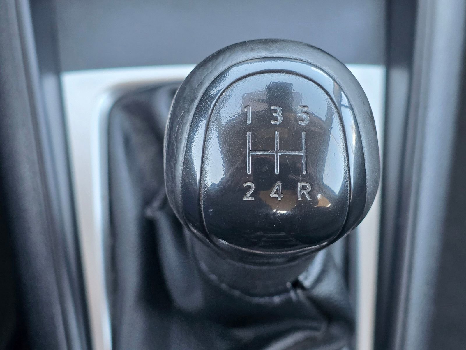 Used 2024 Nissan Versa S image 31