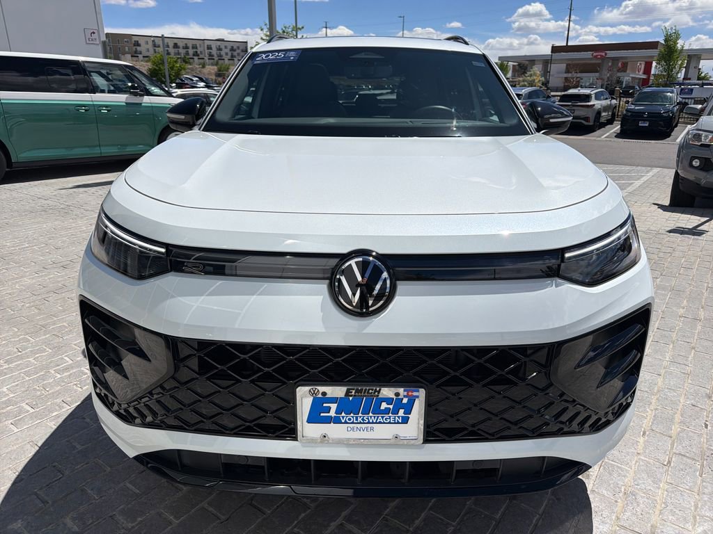Certified 2025 Volkswagen Tiguan SE R-Line AWD/4WD image 9