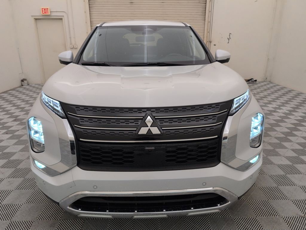 Used 2022 Mitsubishi Outlander SE image 9