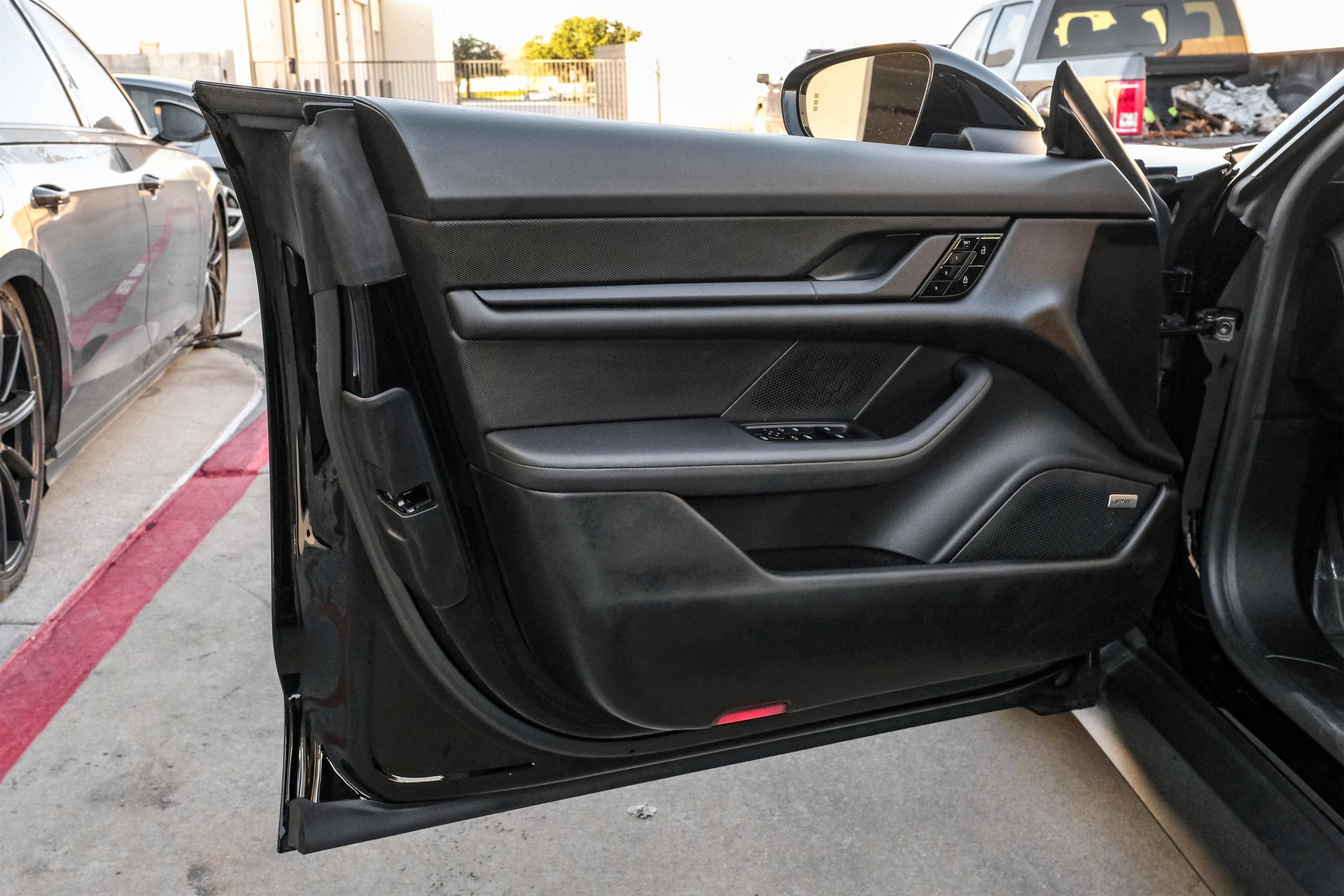 Used 2021 Porsche Taycan image 39