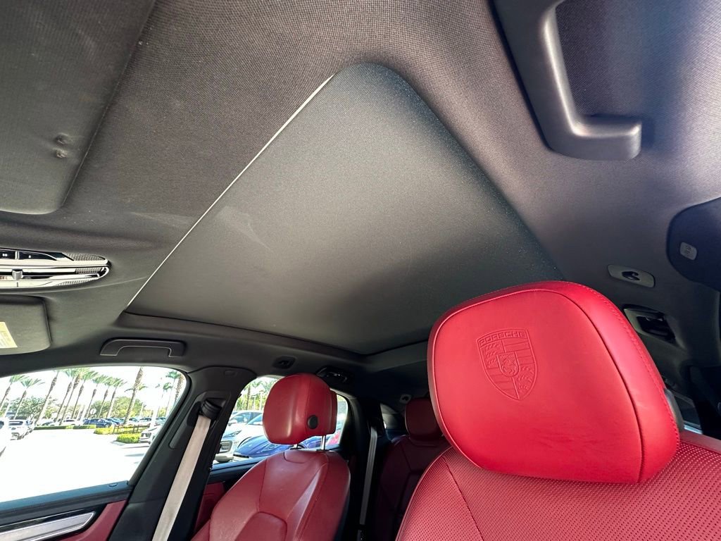 Certified 2023 Porsche Cayenne Platinum Edition image 22