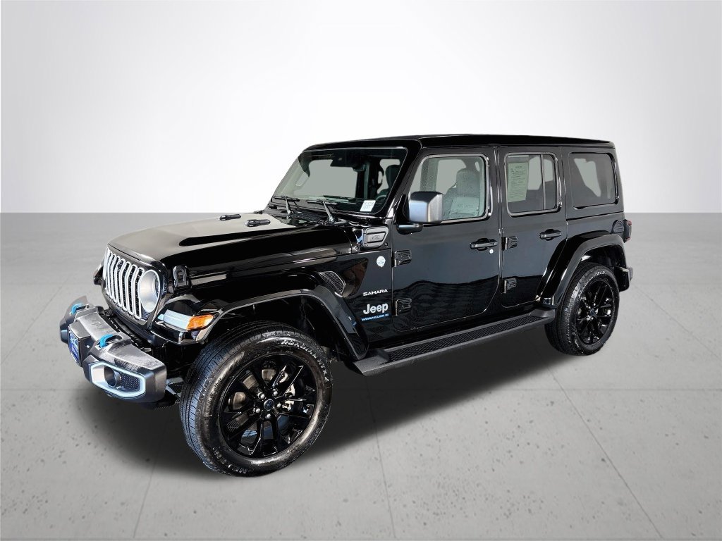 Used 2024 Jeep Wrangler Unlimited Sahara w/ Technology Group AWD/4WD image 2