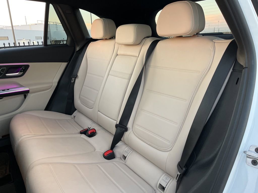 Used 2025 Mercedes-Benz GLC 300 4MATIC image 26