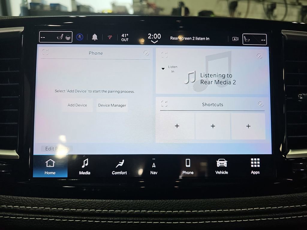 Used 2023 Chrysler Pacifica Limited w/ Uconnect Theater Family Group image 26