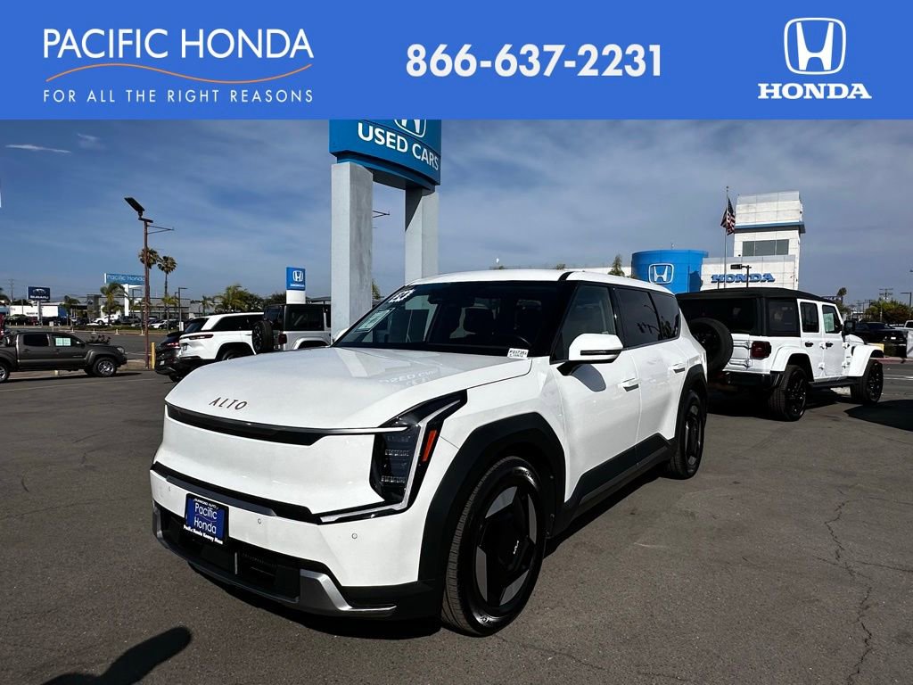 Used 2024 Kia EV9 Light Long Range RWD image 1