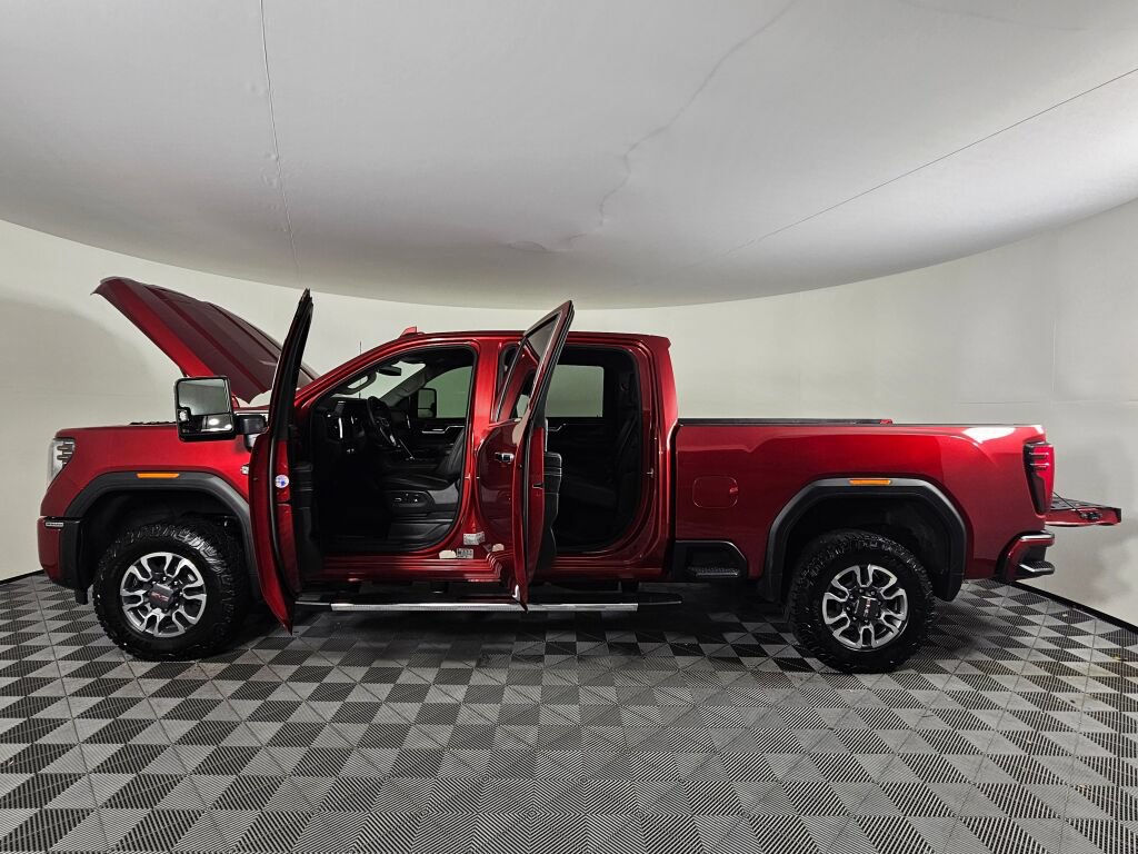 Used 2024 GMC Sierra 3500 Denali AWD/4WD image 13