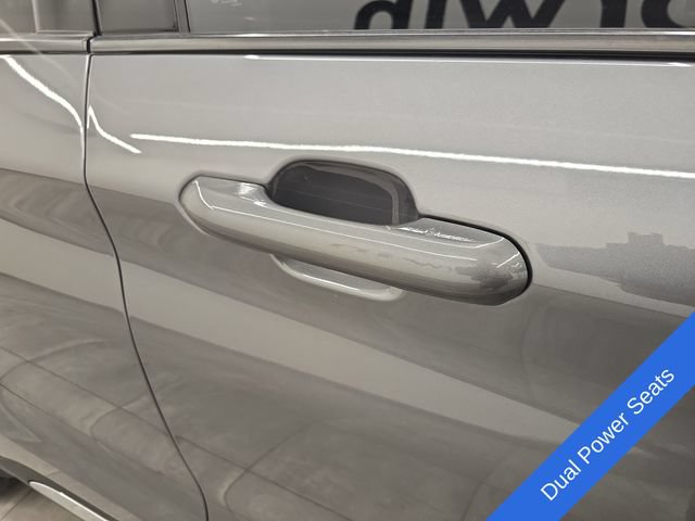 Certified 2024 Ford Explorer XLT w/ Equipment Group 202A AWD/4WD image 8