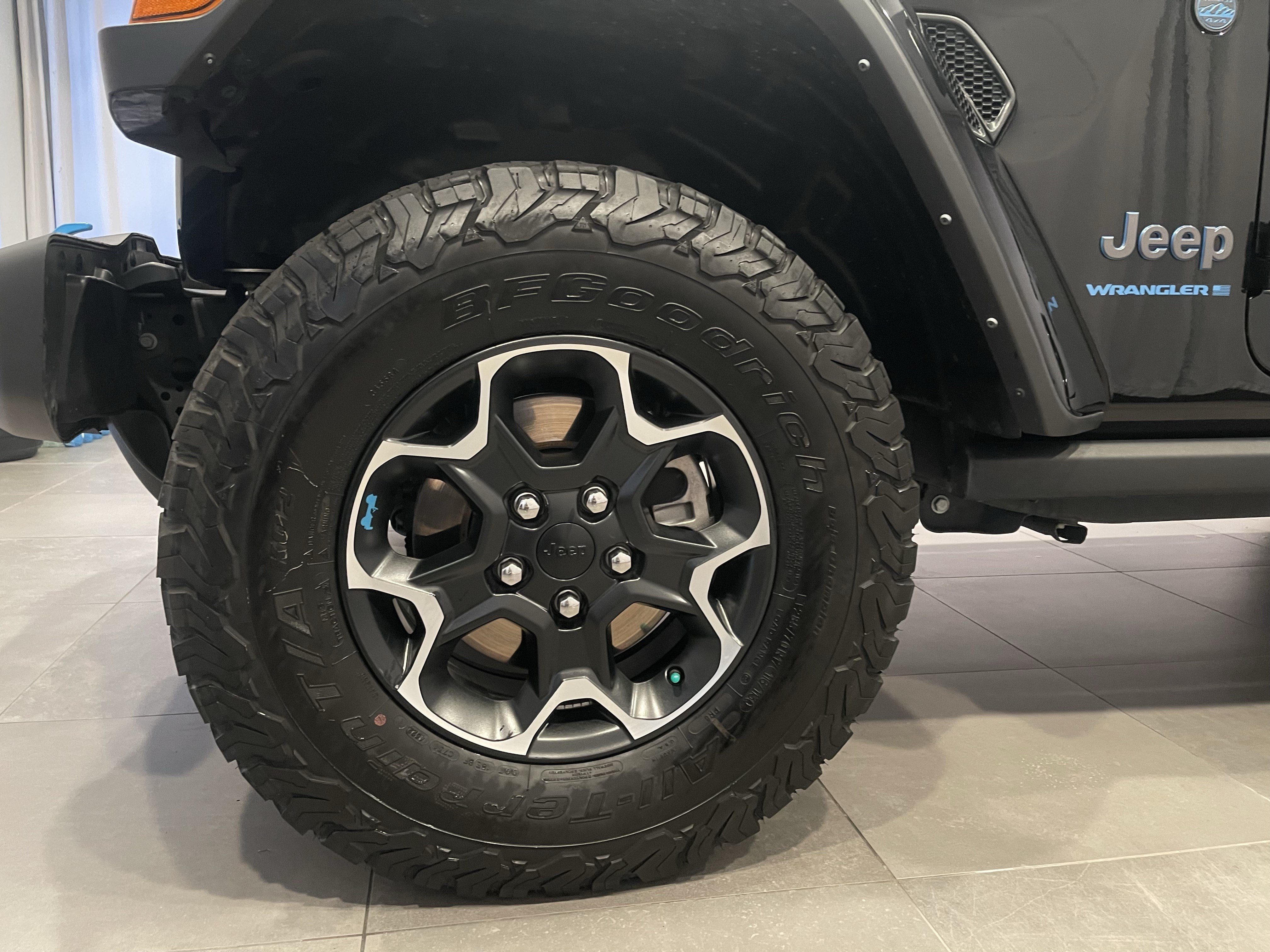 Used 2023 Jeep Wrangler Unlimited Rubicon 4xe w/ Cold Weather Group AWD/4WD image 7