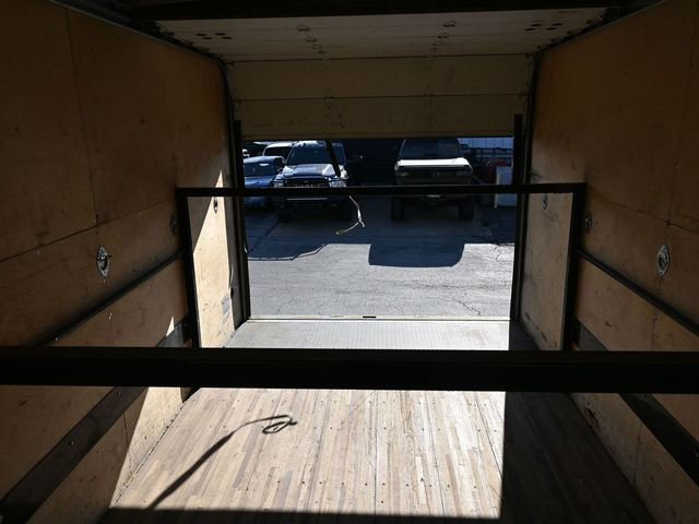 Used 2017 Chevrolet Express 3500 image 21