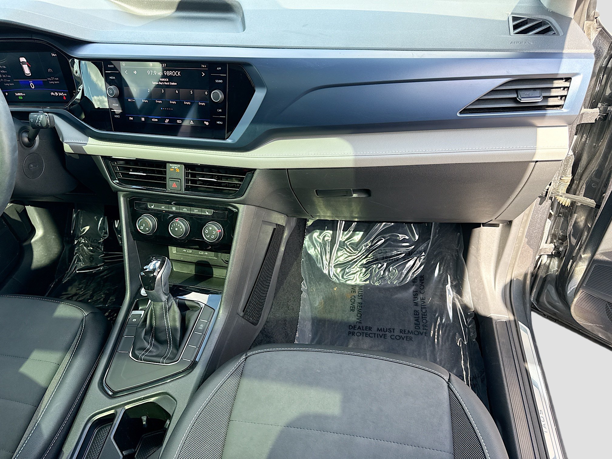 Used 2023 Volkswagen Taos SE w/ Panoramic Sunroof Package FWD image 17