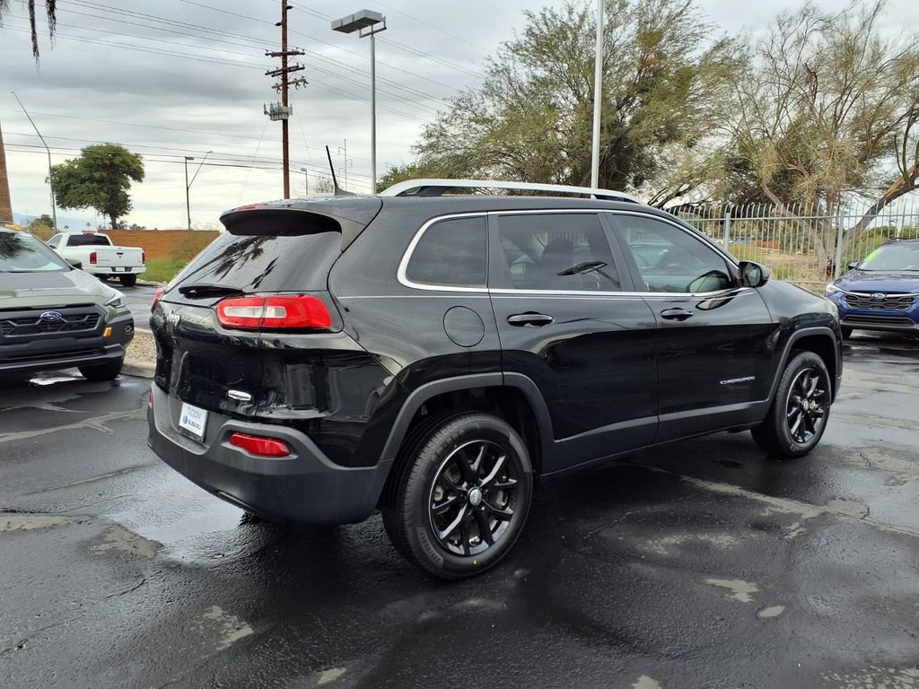 Used 2018 Jeep Cherokee Latitude Plus w/ Comfort/Convenience Group image 9