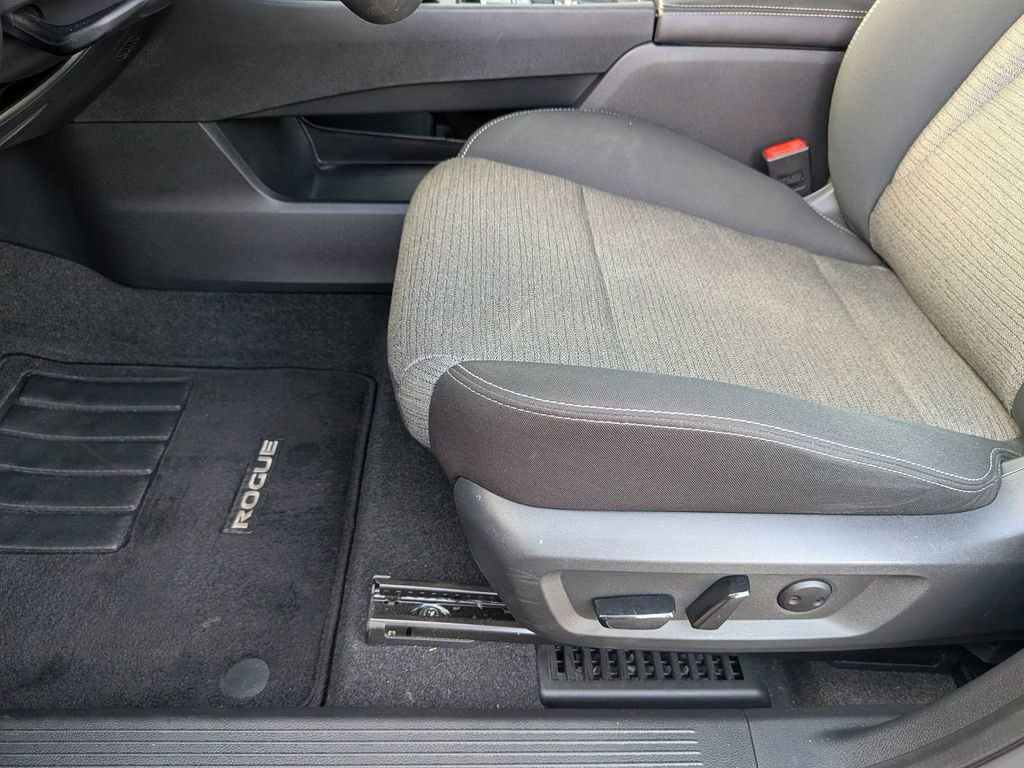Used 2022 Nissan Rogue SV FWD image 15