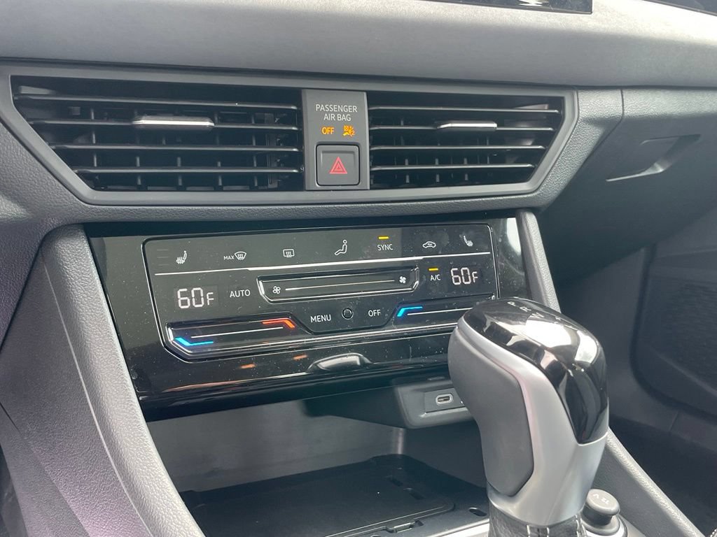 Used 2025 Volkswagen Jetta SE FWD image 17
