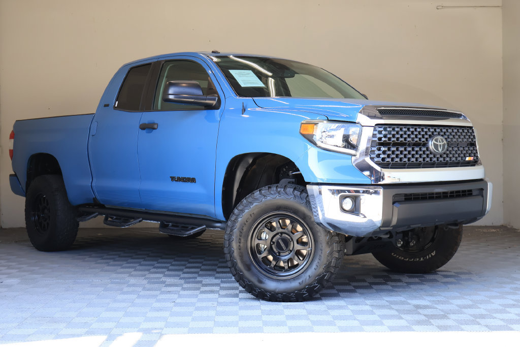 Used 2019 Toyota Tundra SR5 w/ Convenience Package AWD/4WD image 2
