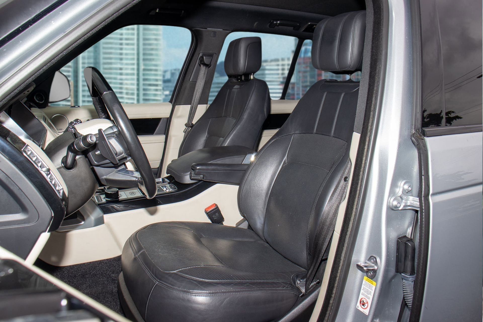 Used 2018 Land Rover Range Rover HSE image 6