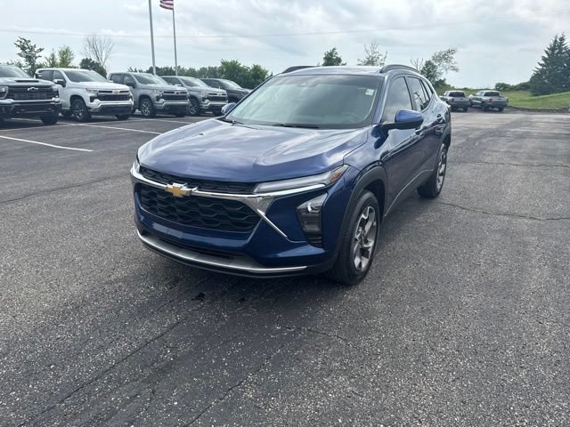 Used 2024 Chevrolet Trax LT w/ Driver Confidence Package FWD image 7