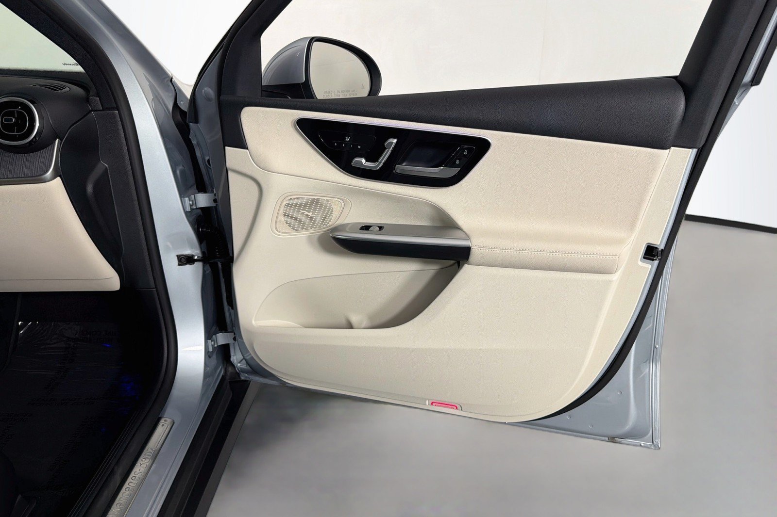 Certified 2025 Mercedes-Benz GLC 350e 4MATIC image 24