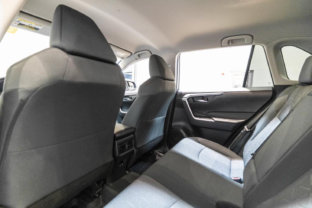 Used 2021 Toyota RAV4 XLE AWD/4WD image 14