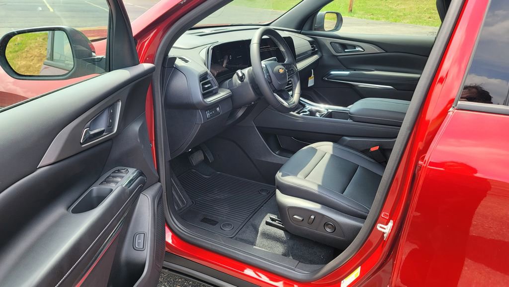 New 2025 Chevrolet Traverse LT w/ Driver Confidence Package image 18