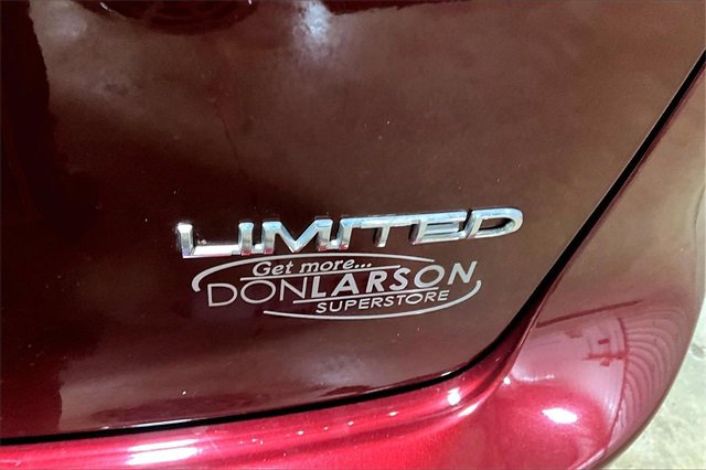 Used 2017 Chrysler Pacifica Limited w/ UConnect Theater Package image 26