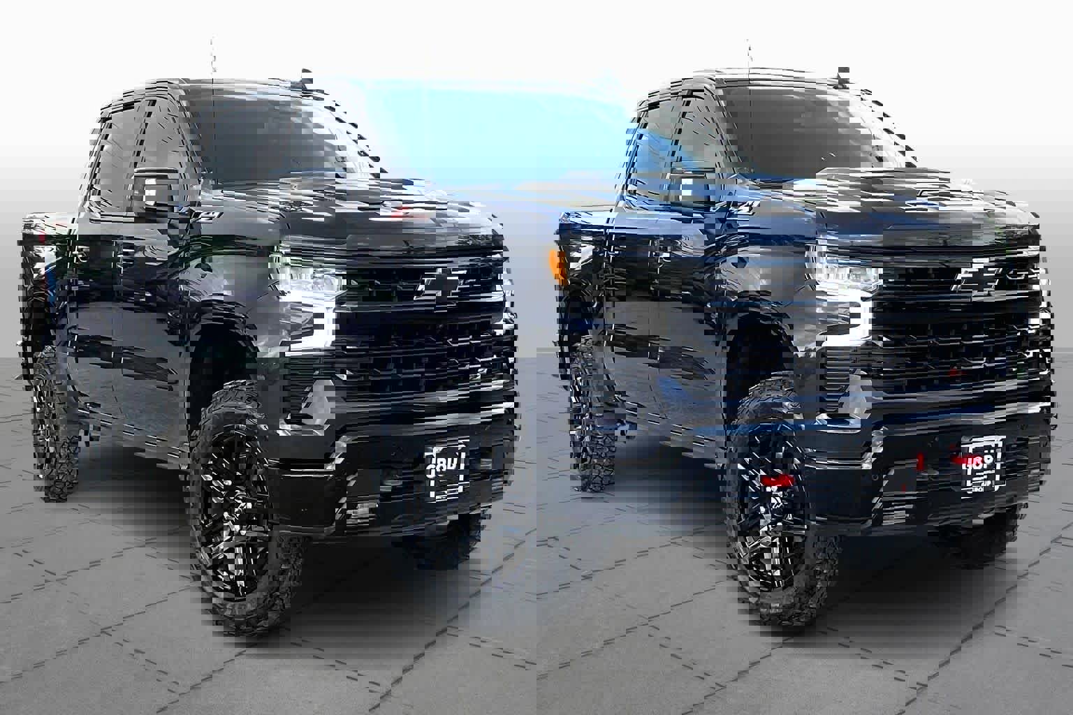 Used 2024 Chevrolet Silverado 1500 LT Trail Boss w/ LT Trail Boss Premium Package AWD/4WD image 3